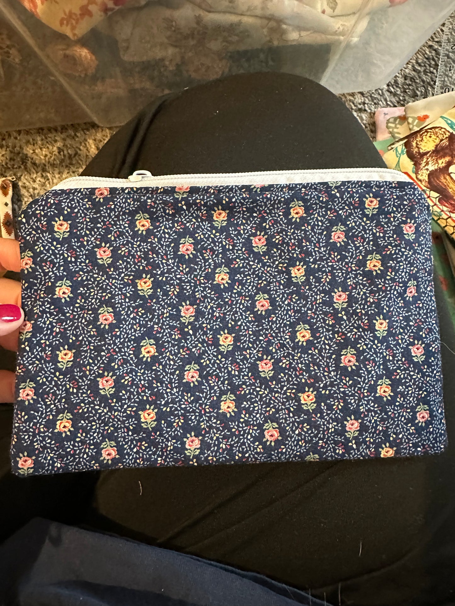 Pinched zipper flat pouch