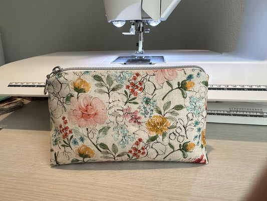 Sophisticated pouch in “Wedding Fabric”