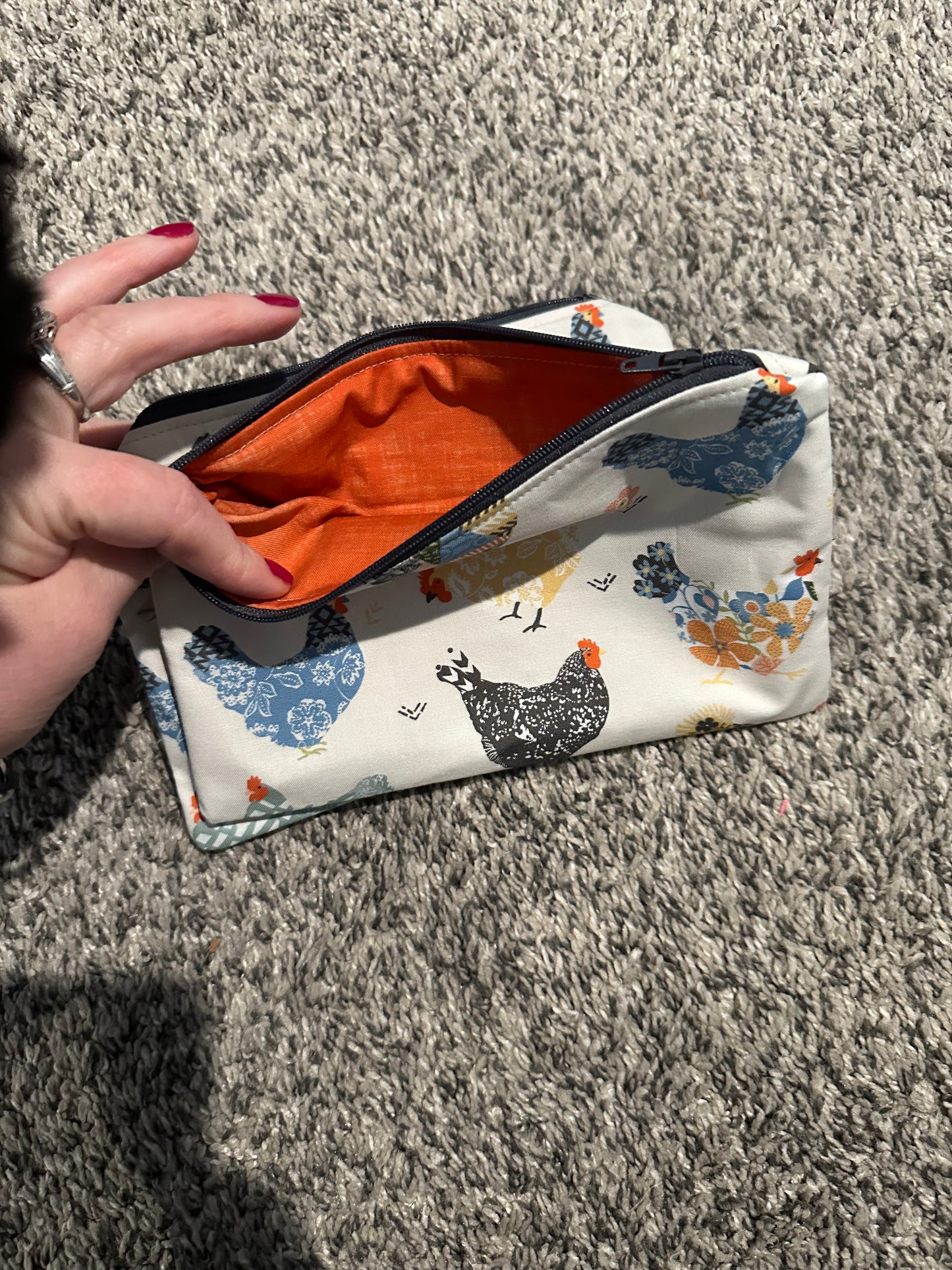 Pinched zipper flat pouch ￼