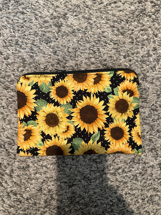 Pinched zipper flat pouch