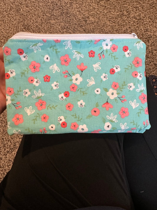 Pinched zipper flap pouch