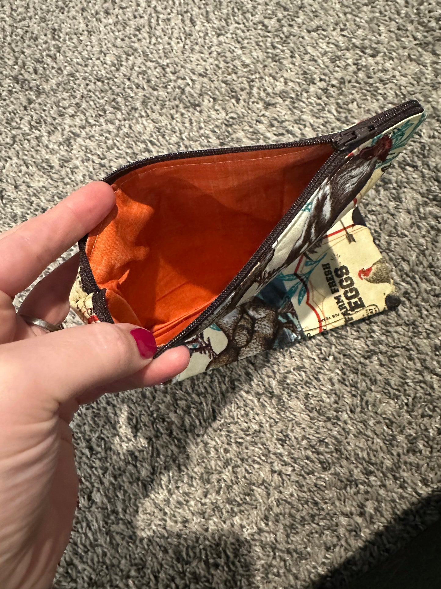 Pinched zipper flat pouch